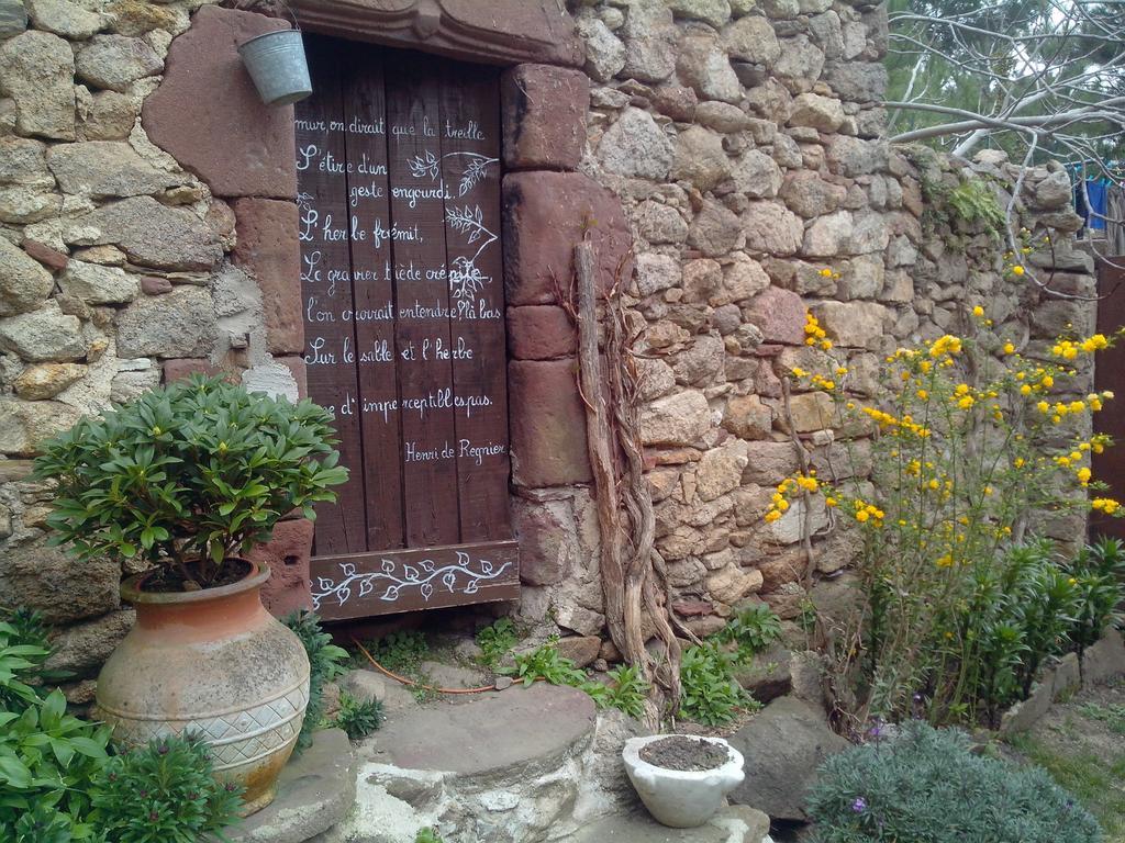 Le Clos De La Source Bed & Breakfast Le Bousquet-d'Orb Екстериор снимка