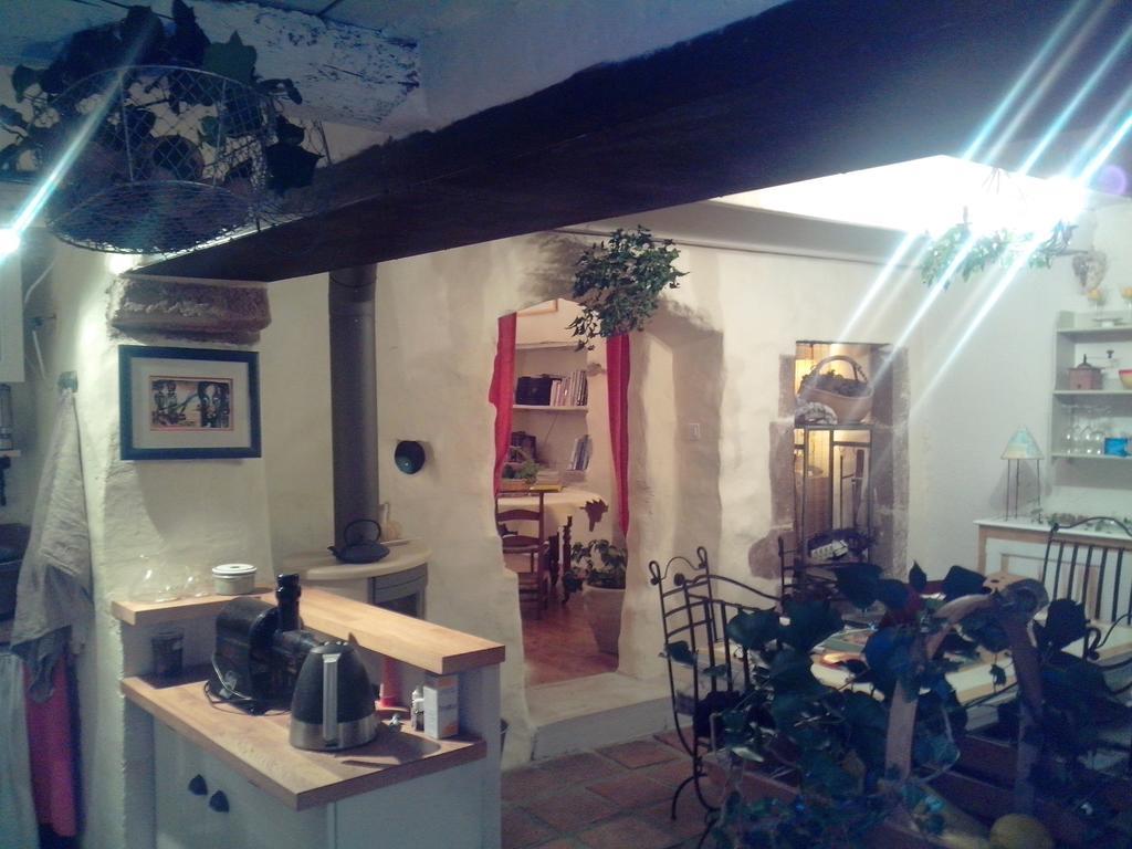 Le Clos De La Source Bed & Breakfast Le Bousquet-d'Orb Екстериор снимка