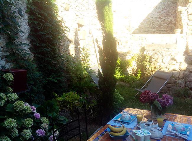 Le Clos De La Source Bed & Breakfast Le Bousquet-d'Orb Екстериор снимка